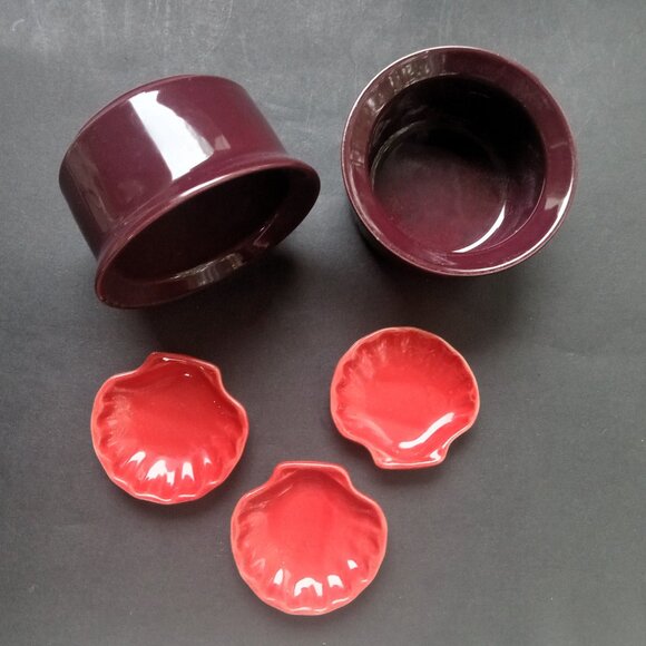 Emile Henry Made in France 3 Clam Sea Shell oyster Dishes Shaped and 2 Ramekins - Picture 1 of 13
